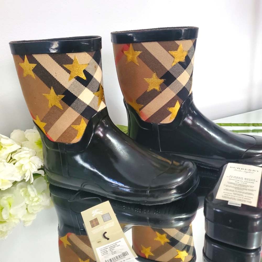 Burberry kids rain boots 👢